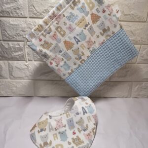 Conjunto bolsa merienda y babero azul