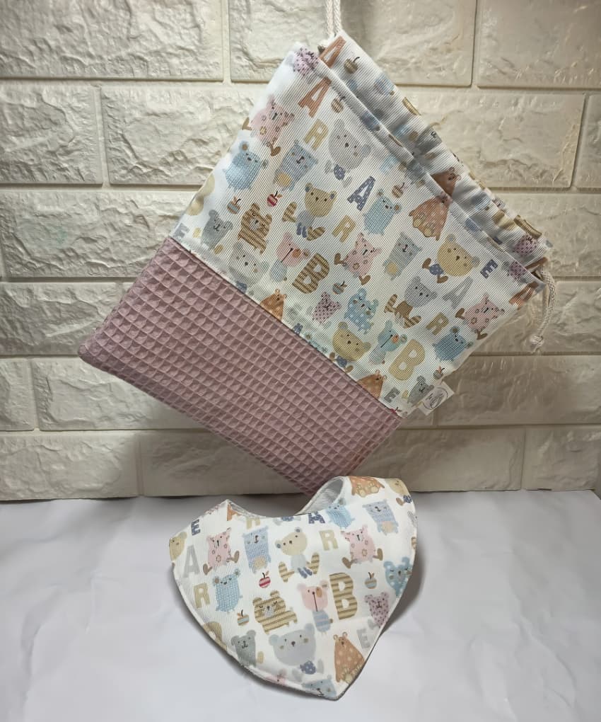 Conjunto bolsa merienda y babero rosa